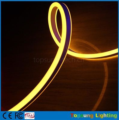 Warmverkauf 12V doppelseitig gelb ausstrahlender LED-Neon-Flexible-Streifen für den Außenbereich